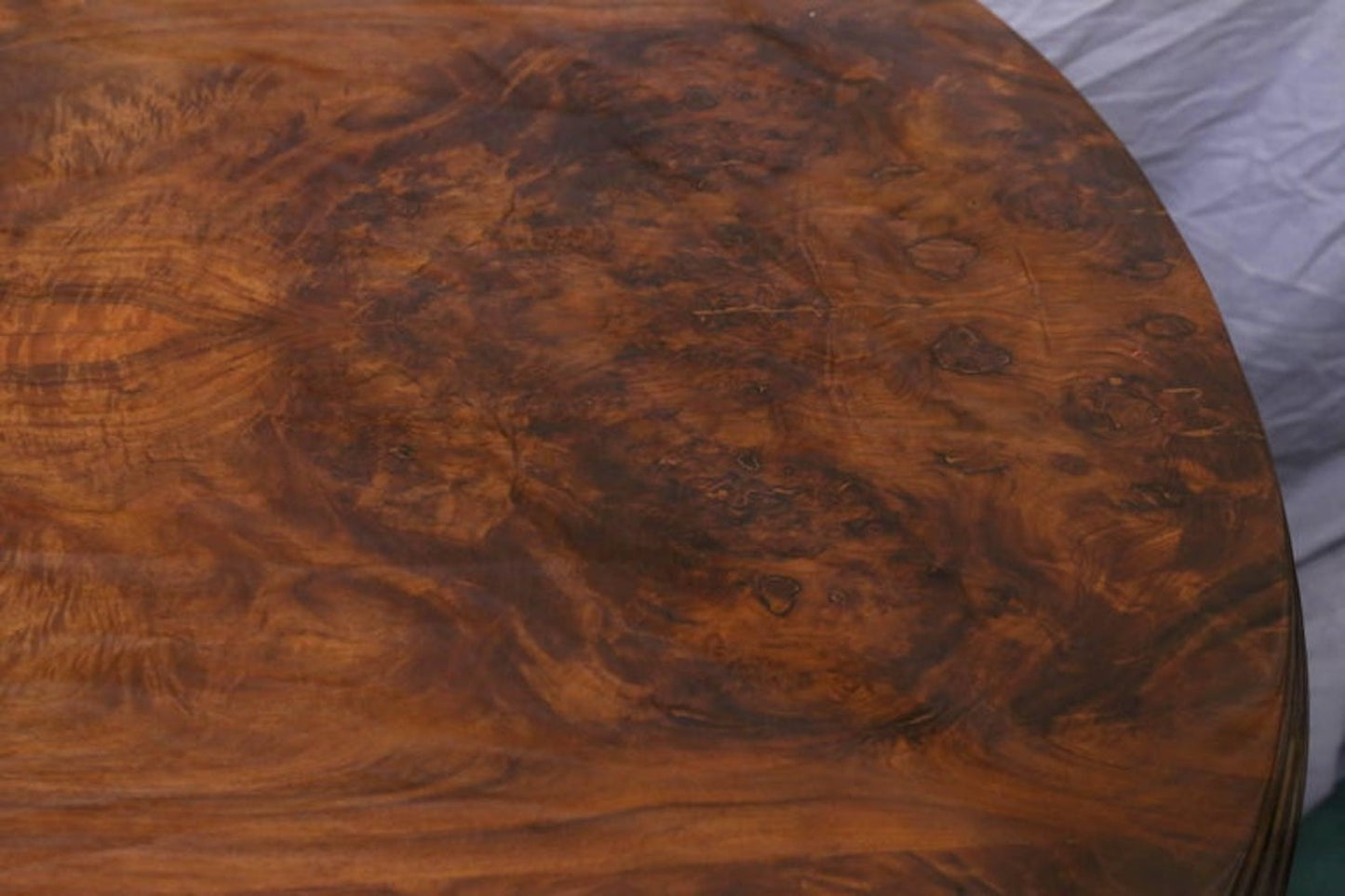 Art Deco Oval Dining Table in Burl Walnut