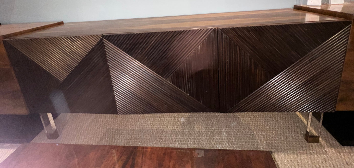 Elegant Mid -Century Sideboard in Walnut