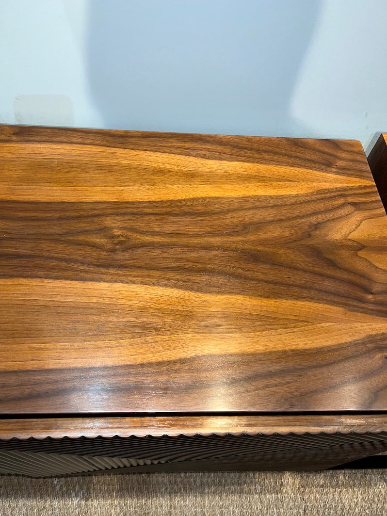 Elegant Mid -Century Sideboard in Walnut