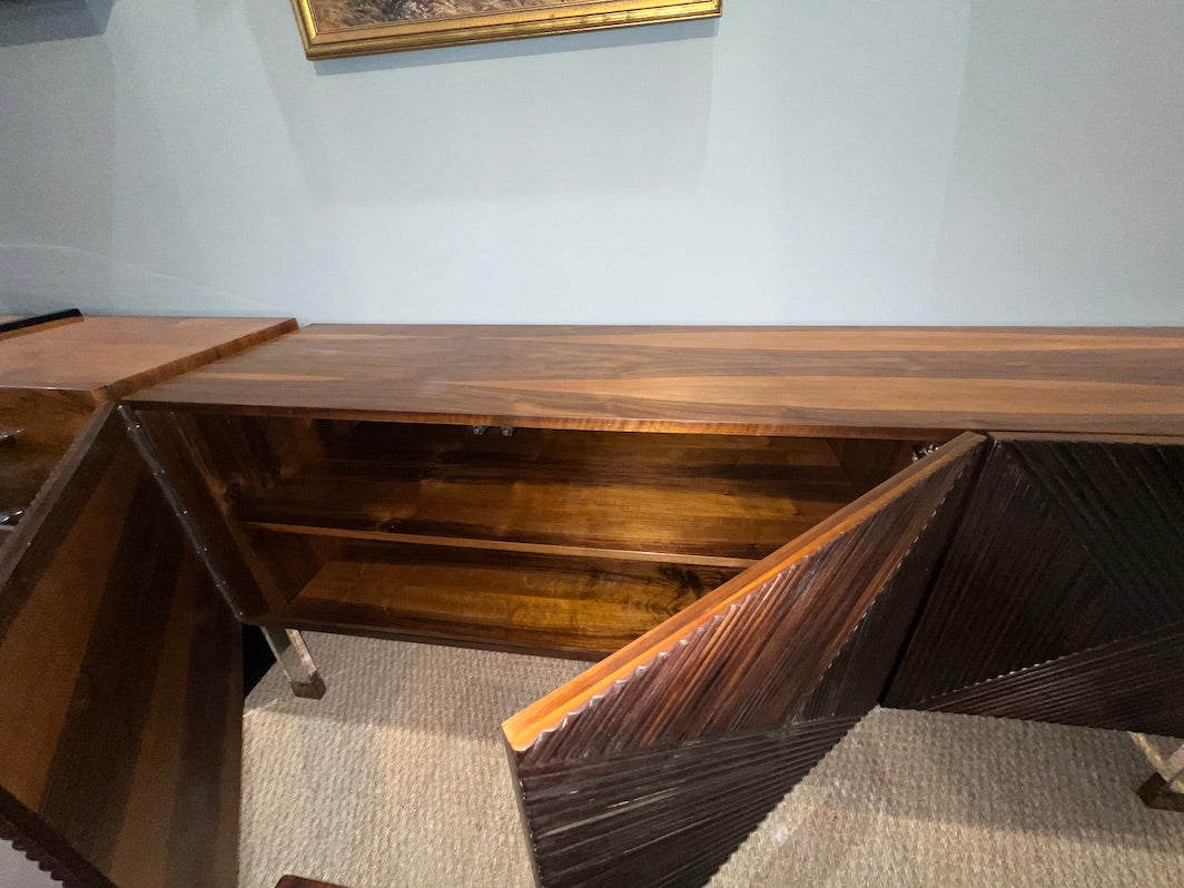 Elegant Mid -Century Sideboard in Walnut