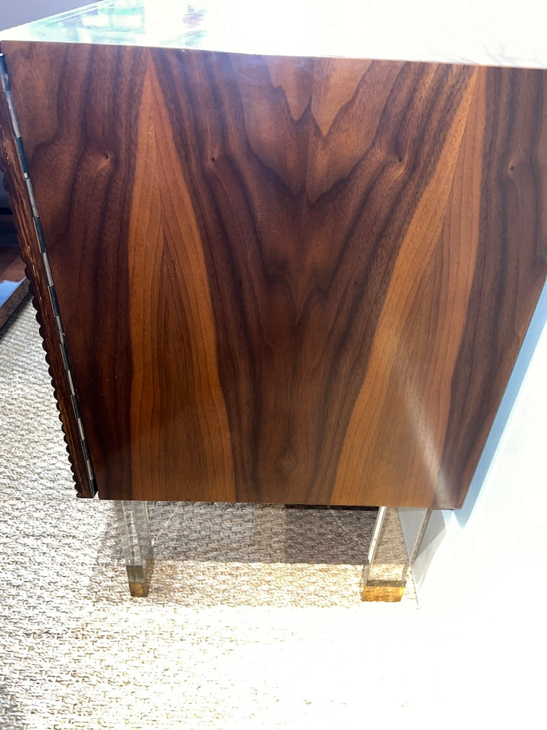 Elegant Mid -Century Sideboard in Walnut