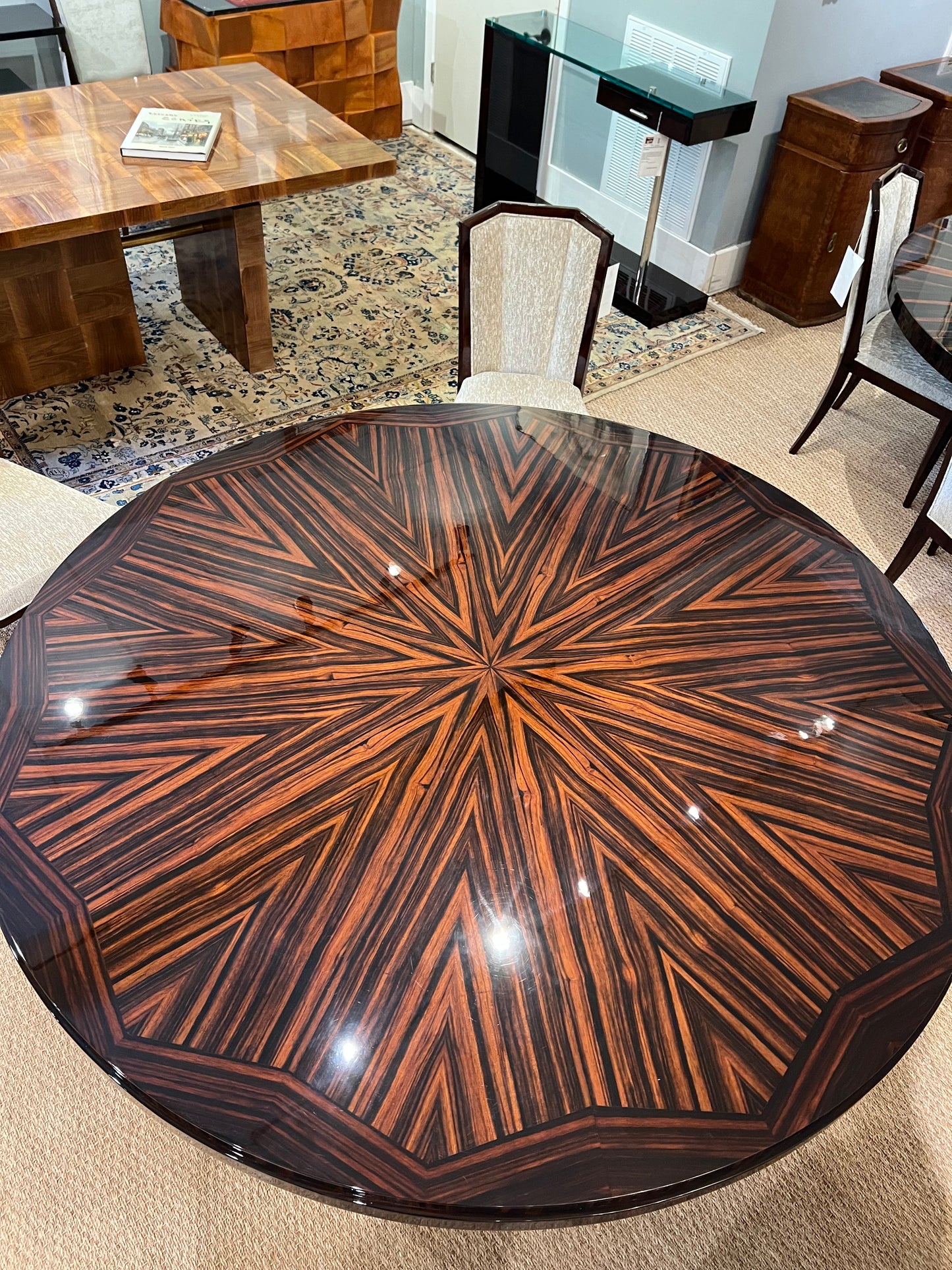 Round Dining Tabel in Macassar