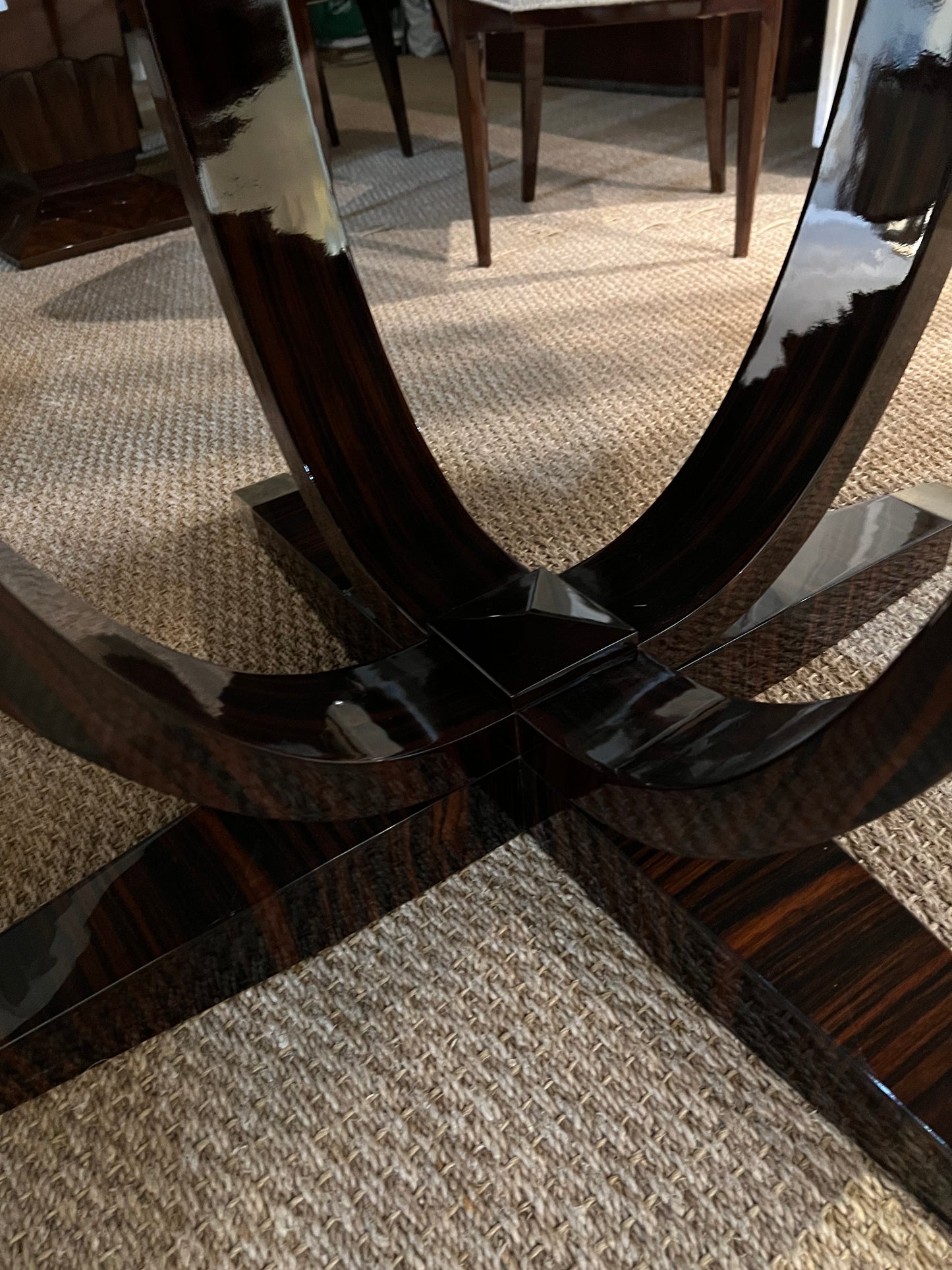 Round Dining Tabel in Macassar