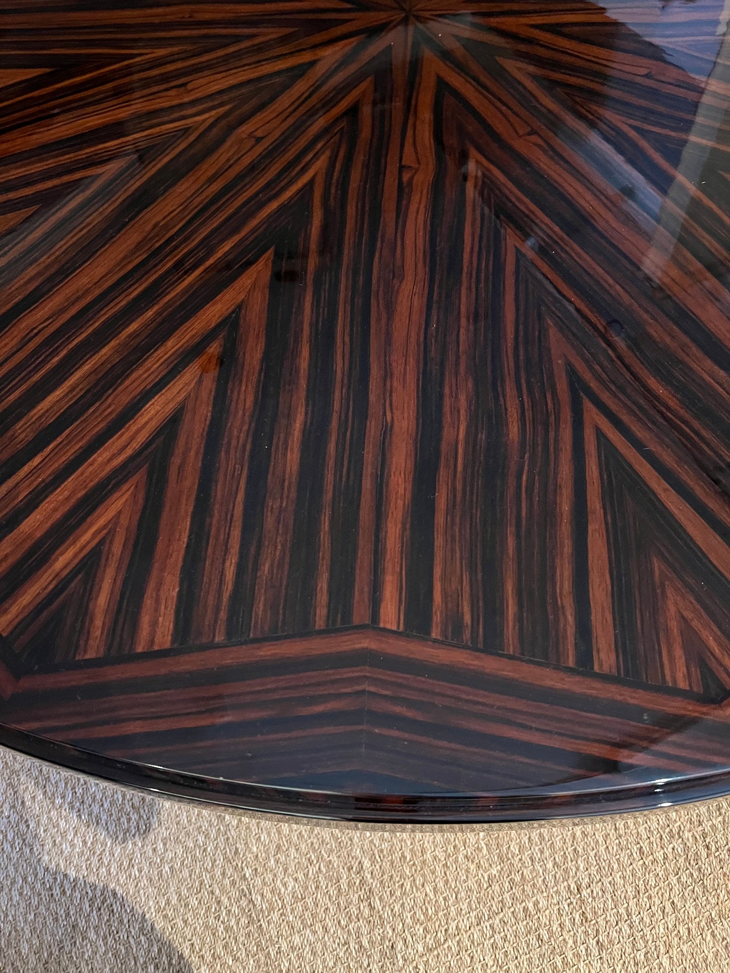 Round Dining Tabel in Macassar