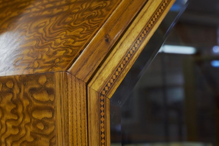 Art Deco French Vitrine in Burl Walnut